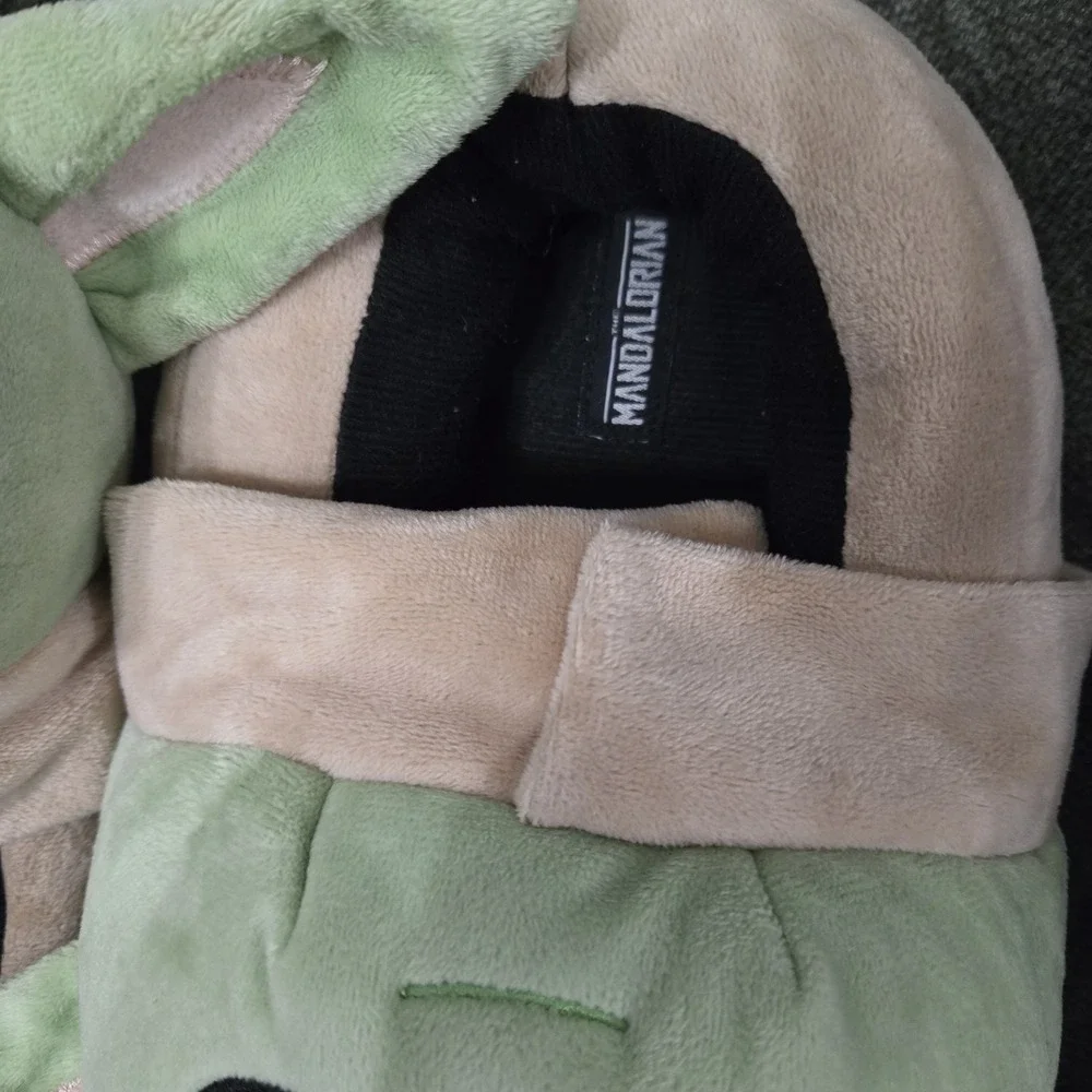 The Mandalorian Baby Yoda Slippers Size 4/5 Star‎ Wars Lucas film Child Fluffy